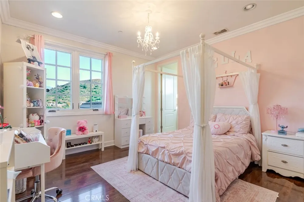 10817 W Stallion Ranch Road Sunland, CA 91040