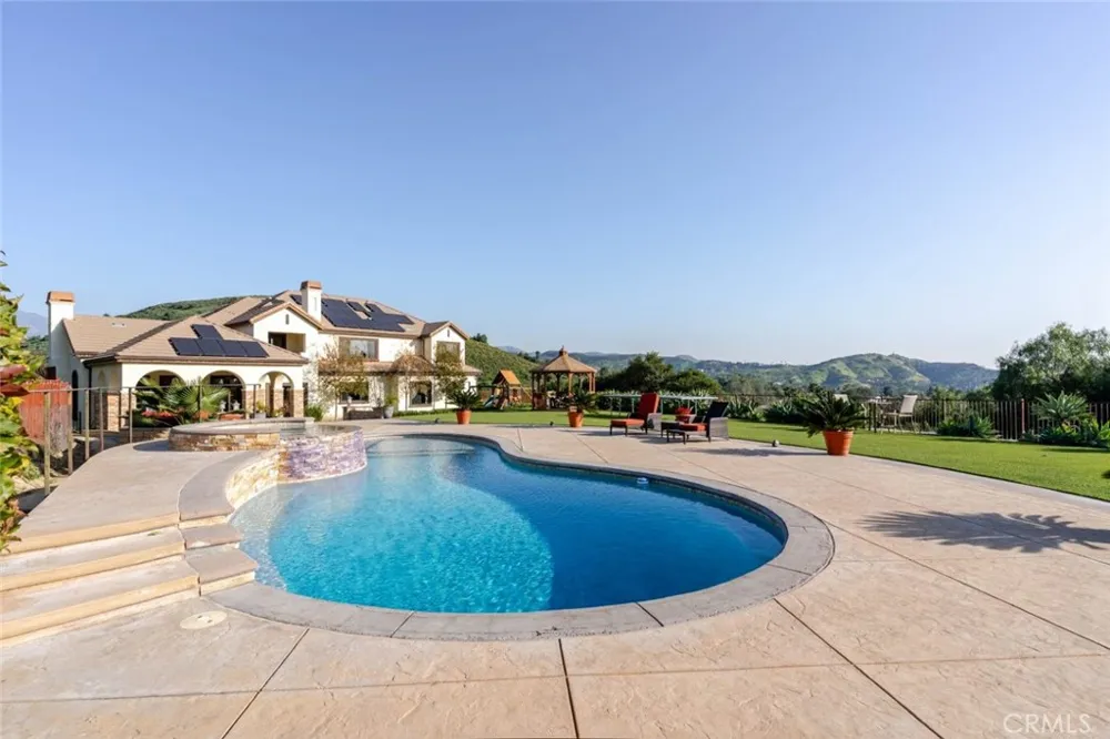 10817 W Stallion Ranch Road Sunland, CA 91040