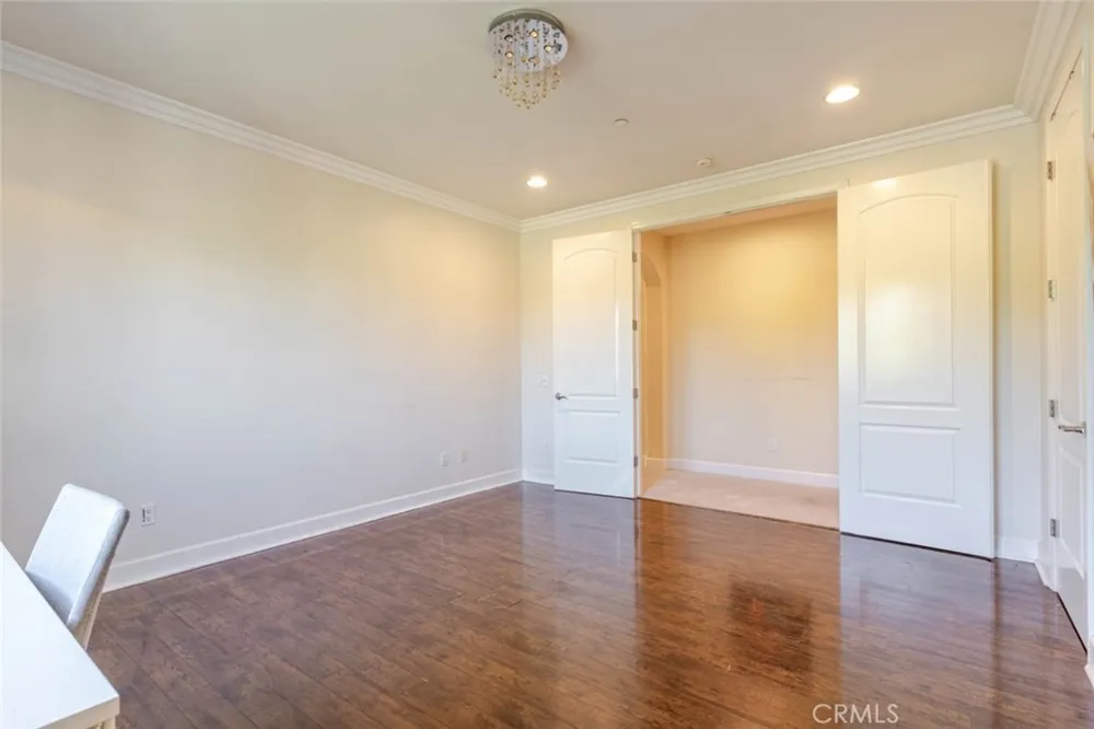 10817 W Stallion Ranch Road Sunland, CA 91040
