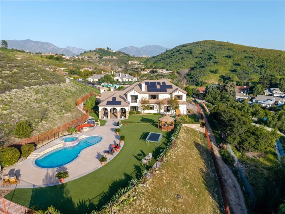 10817 W Stallion Ranch Road Sunland, CA 91040
