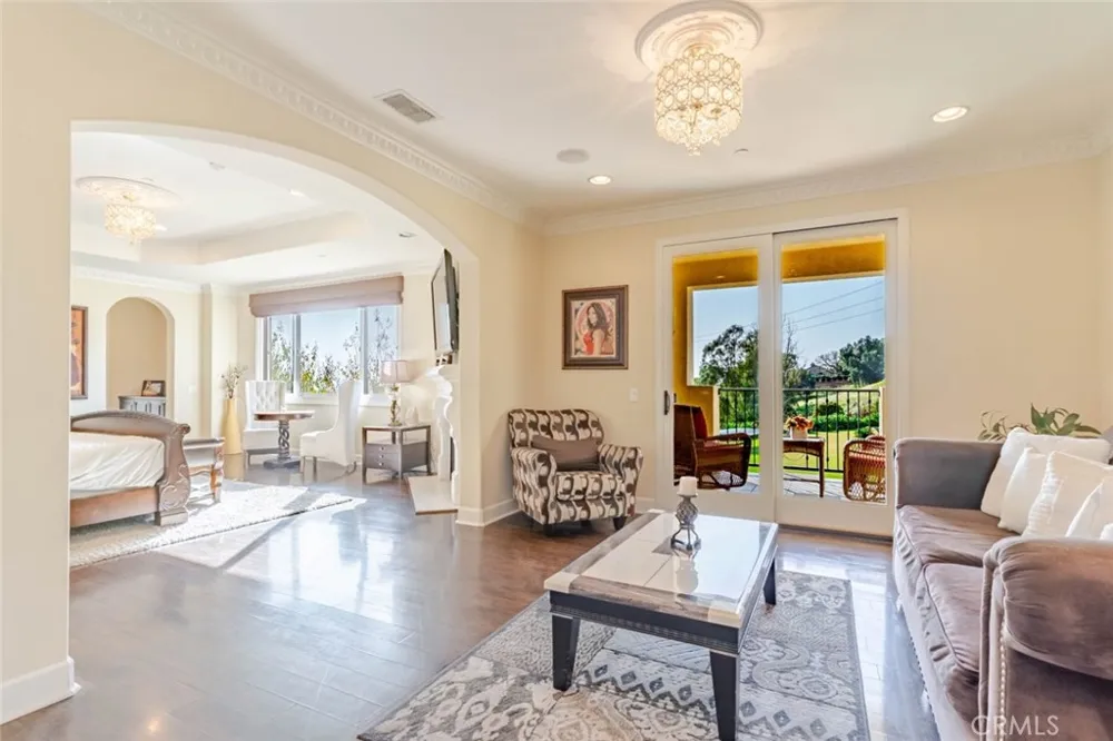 10817 W Stallion Ranch Road Sunland, CA 91040