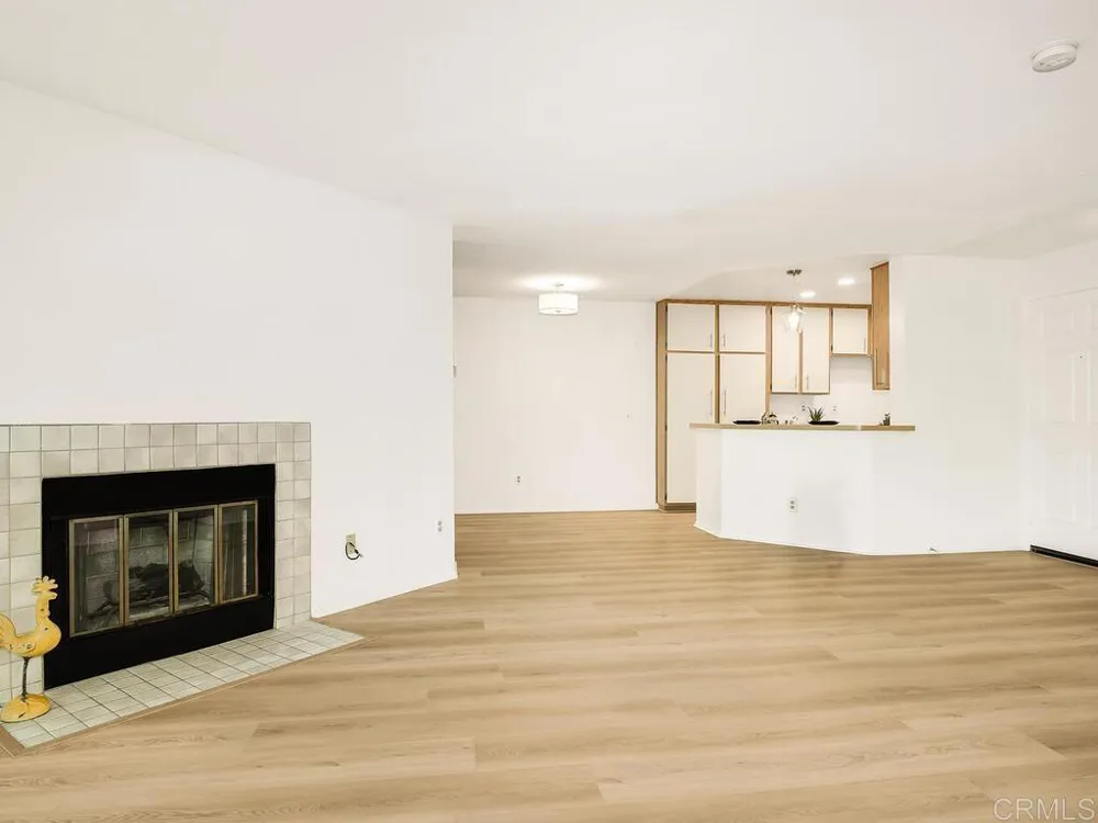 7263 Camino Degrazia #31 San Diego, CA 92111