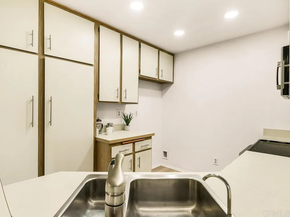 7263 Camino Degrazia #31 San Diego, CA 92111