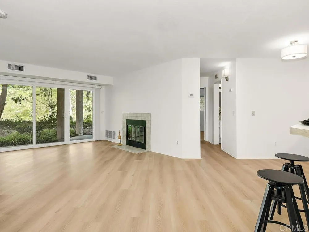 7263 Camino Degrazia #31 San Diego, CA 92111