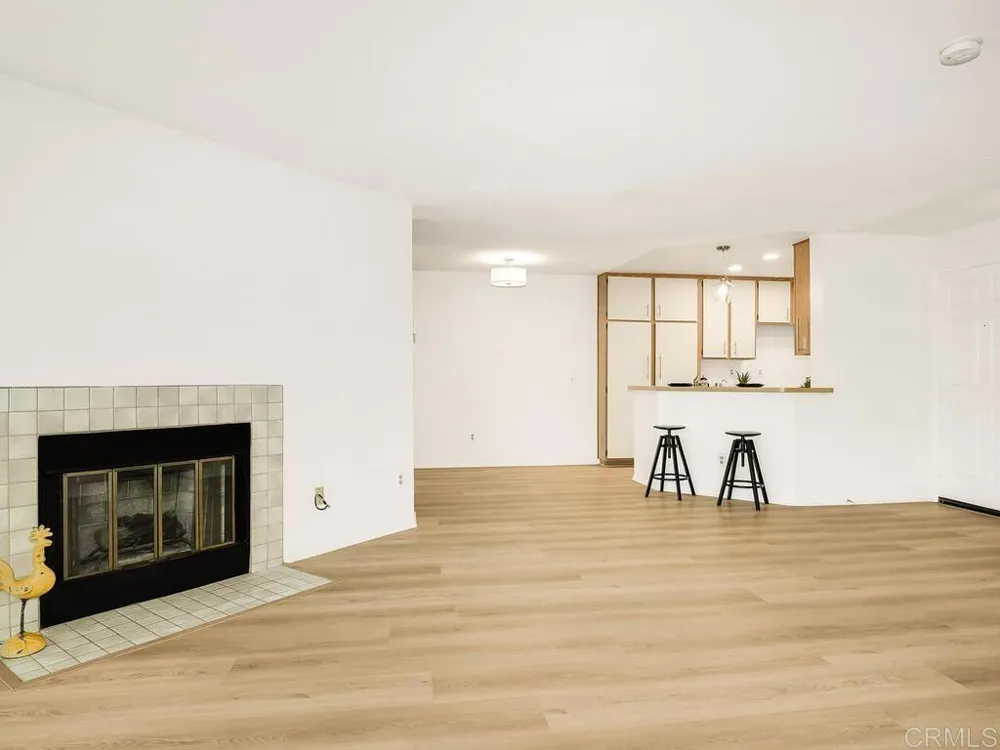 7263 Camino Degrazia #31 San Diego, CA 92111