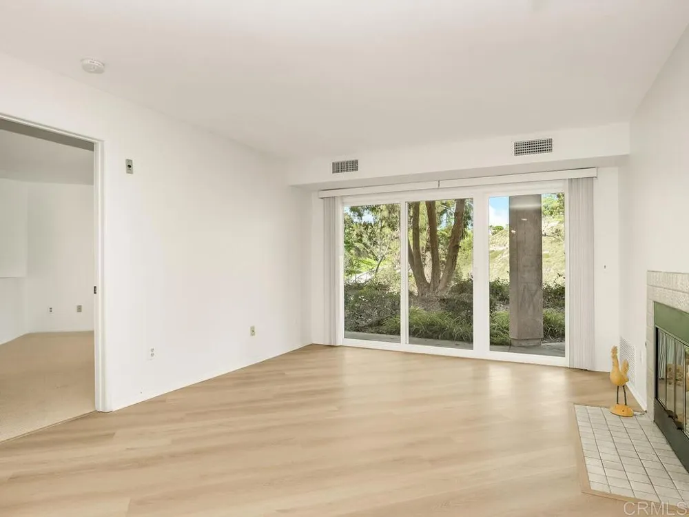 7263 Camino Degrazia #31 San Diego, CA 92111