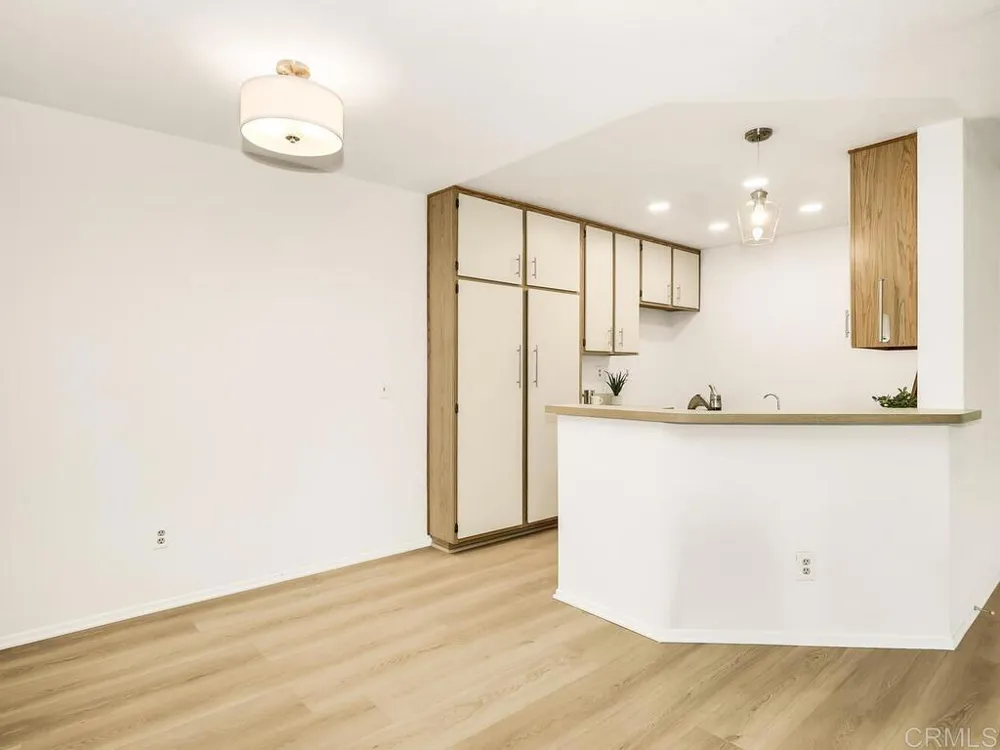 7263 Camino Degrazia #31 San Diego, CA 92111