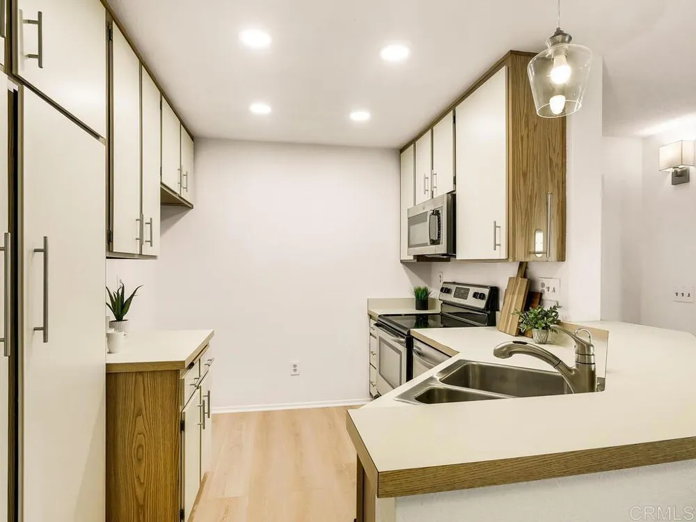 7263 Camino Degrazia #31 San Diego, CA 92111