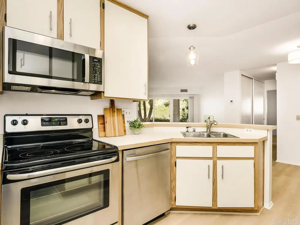 7263 Camino Degrazia #31 San Diego, CA 92111