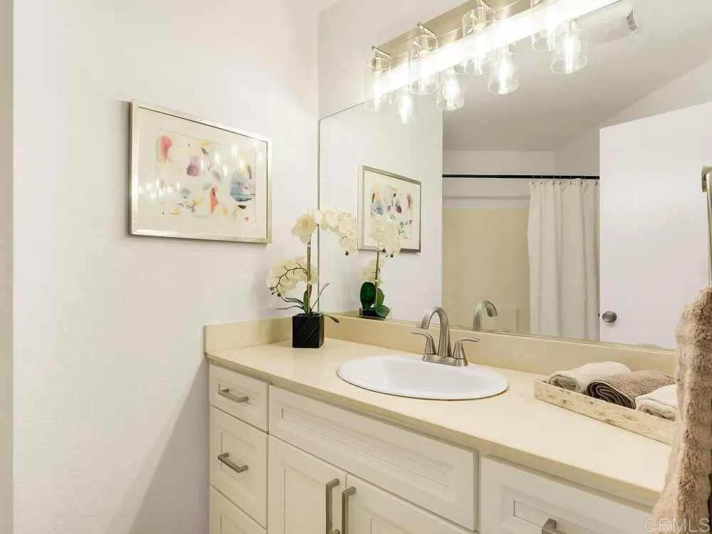 7263 Camino Degrazia #31 San Diego, CA 92111