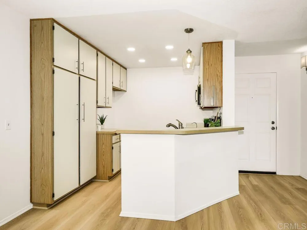 7263 Camino Degrazia #31 San Diego, CA 92111