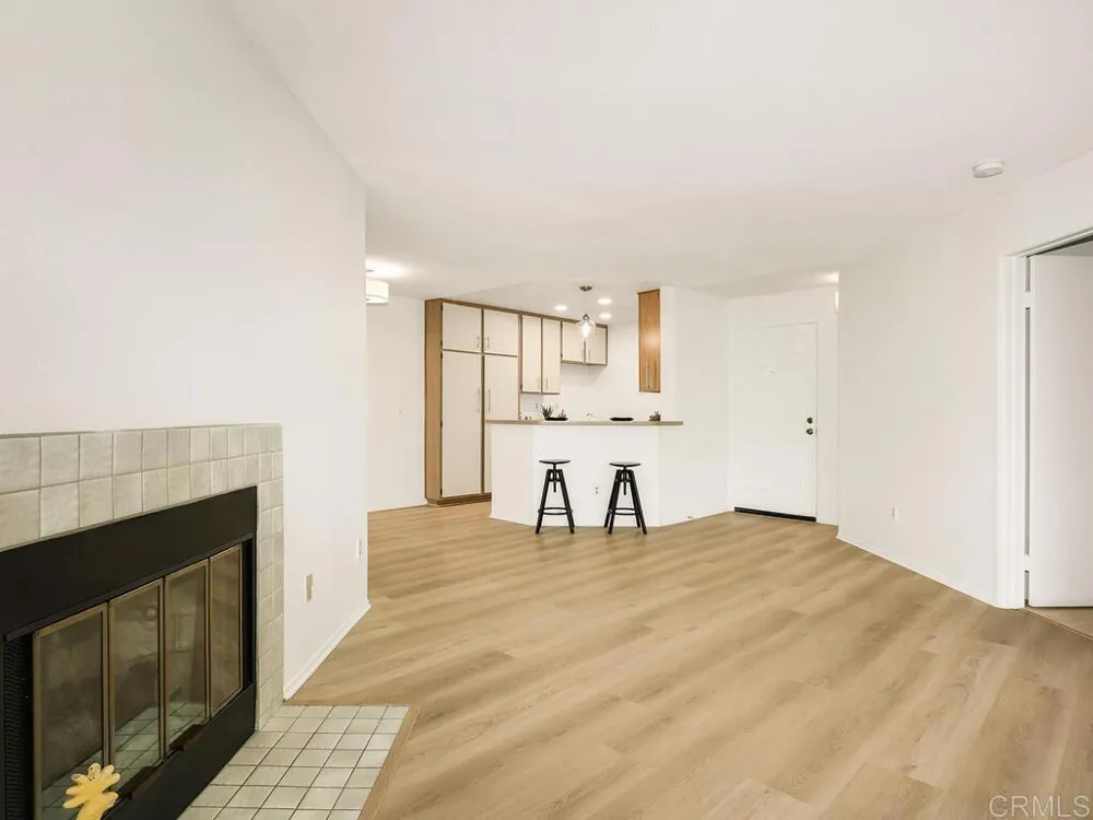 7263 Camino Degrazia #31 San Diego, CA 92111