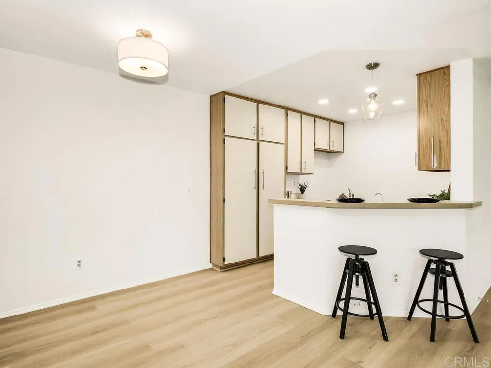 7263 Camino Degrazia #31 San Diego, CA 92111