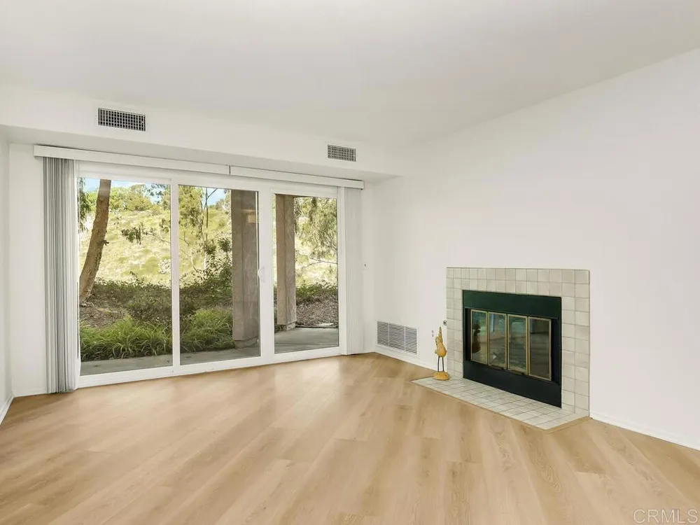 7263 Camino Degrazia #31 San Diego, CA 92111