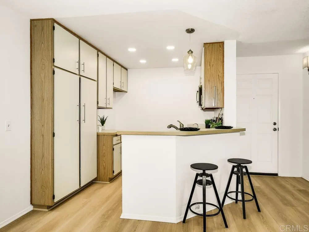 7263 Camino Degrazia #31 San Diego, CA 92111
