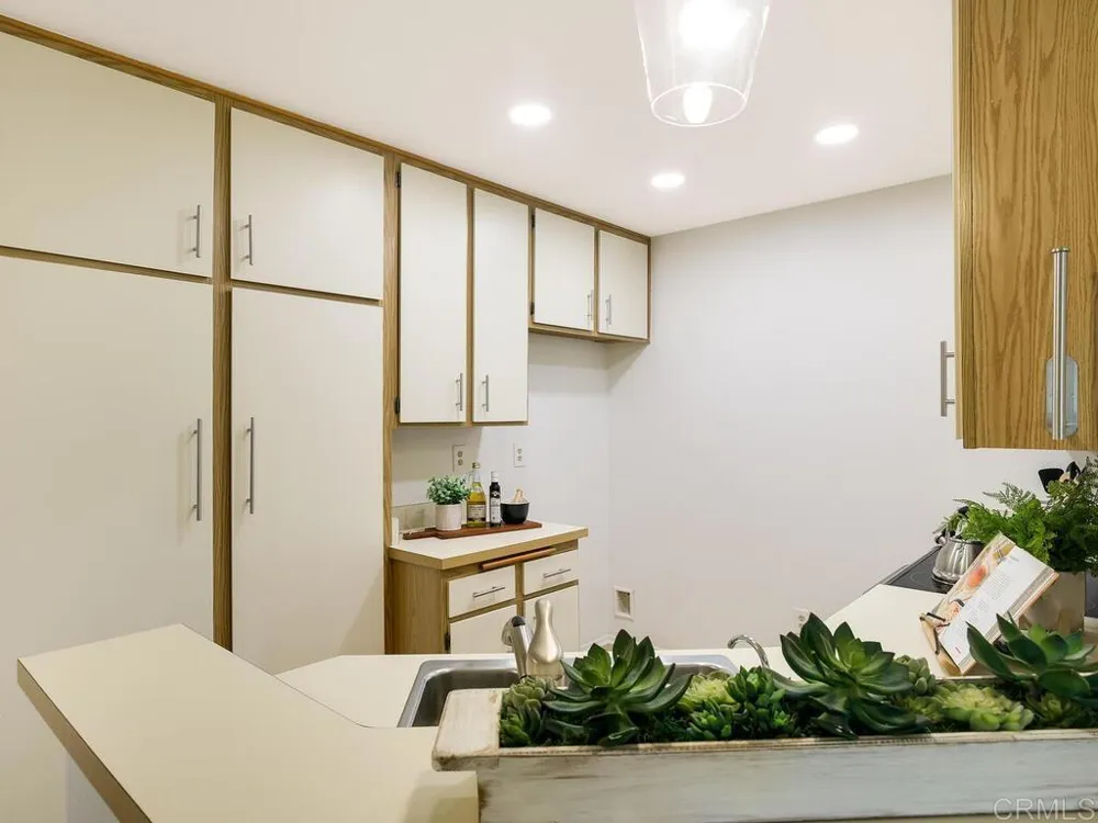 7263 Camino Degrazia #31 San Diego, CA 92111