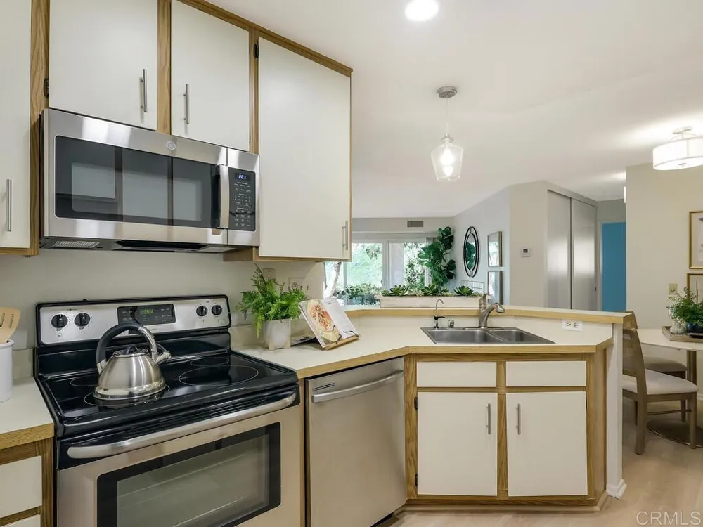 7263 Camino Degrazia #31 San Diego, CA 92111