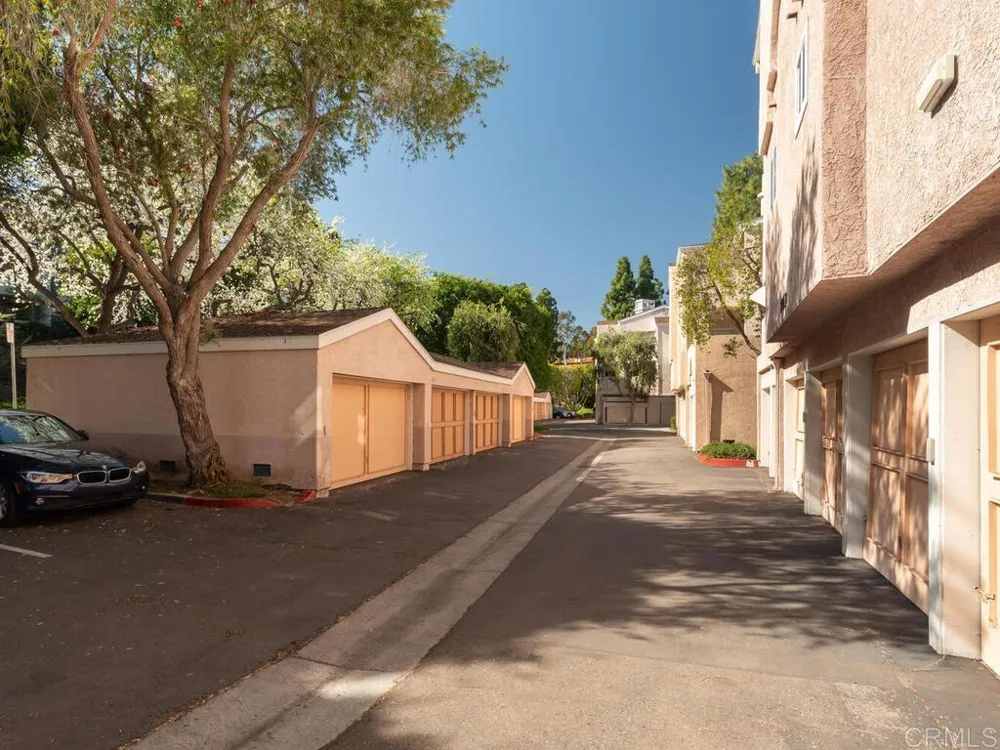7263 Camino Degrazia #31 San Diego, CA 92111