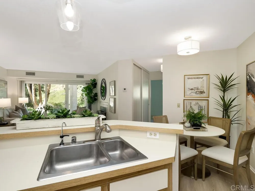 7263 Camino Degrazia #31 San Diego, CA 92111