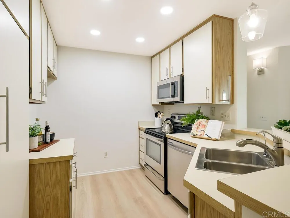 7263 Camino Degrazia #31 San Diego, CA 92111