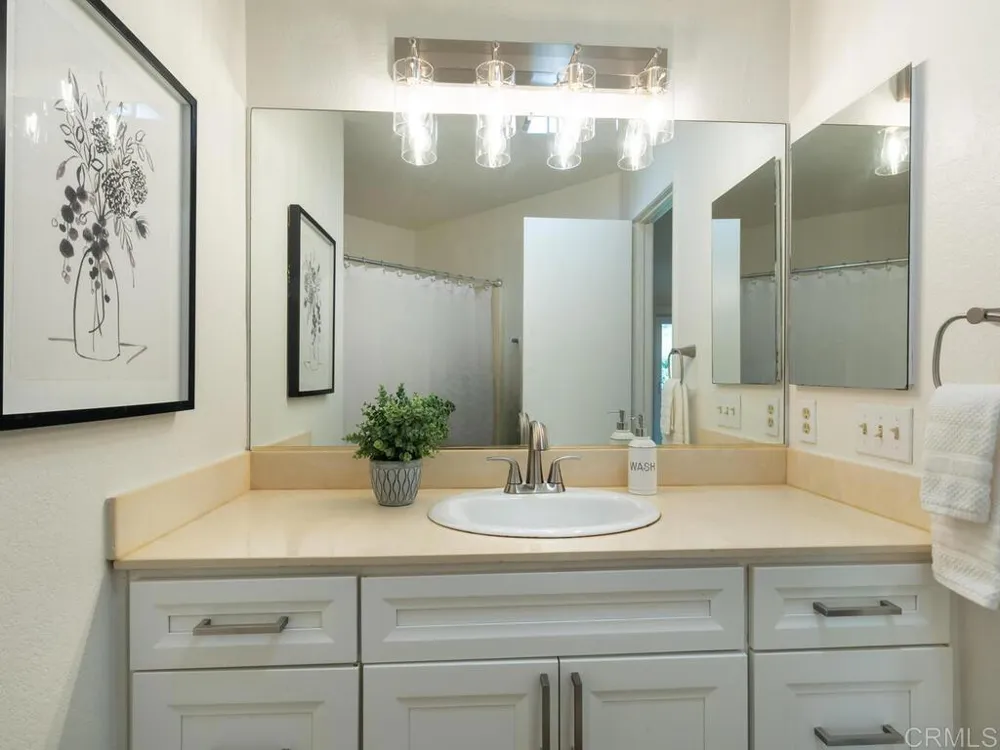 7263 Camino Degrazia #31 San Diego, CA 92111