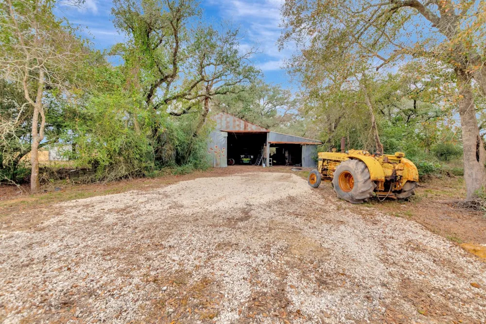 1710 County Road 399 Louise, TX 77455