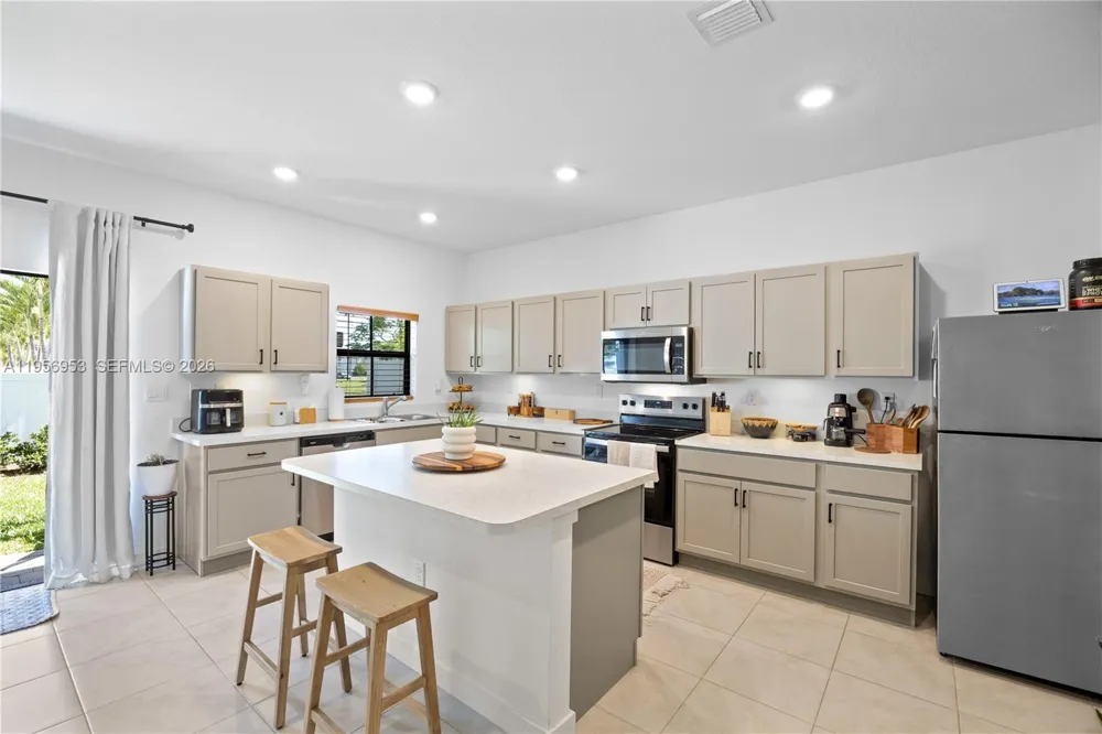 369 NW 8th Ct Pompano Beach, FL 33060