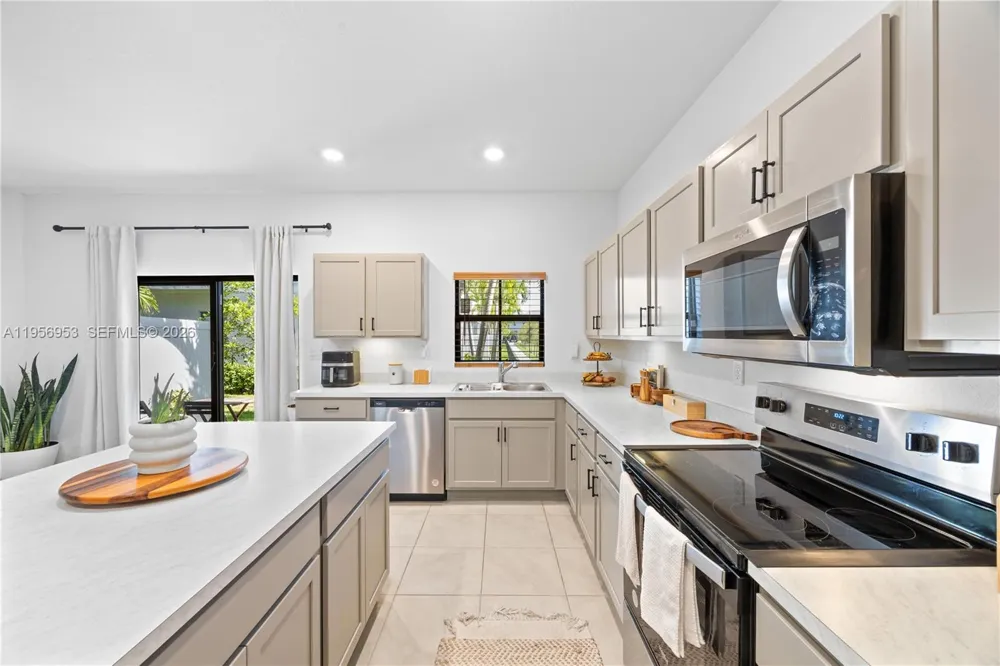 369 NW 8th Ct Pompano Beach, FL 33060