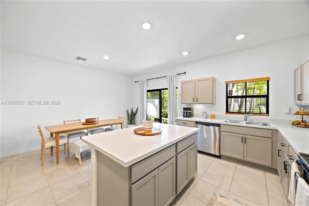 369 NW 8th Ct Pompano Beach, FL 33060