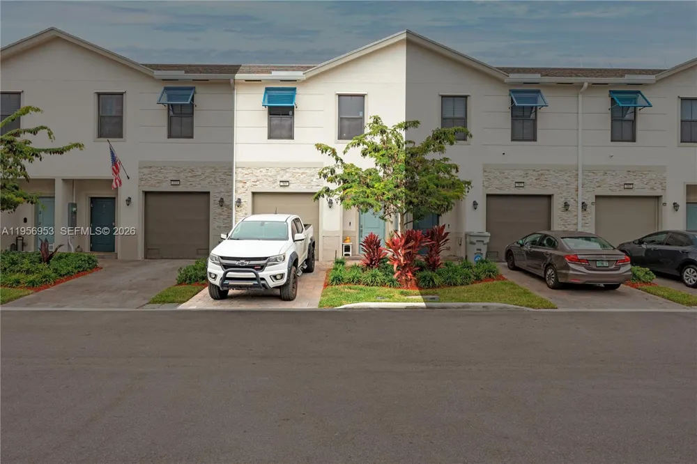 369 NW 8th Ct Pompano Beach, FL 33060