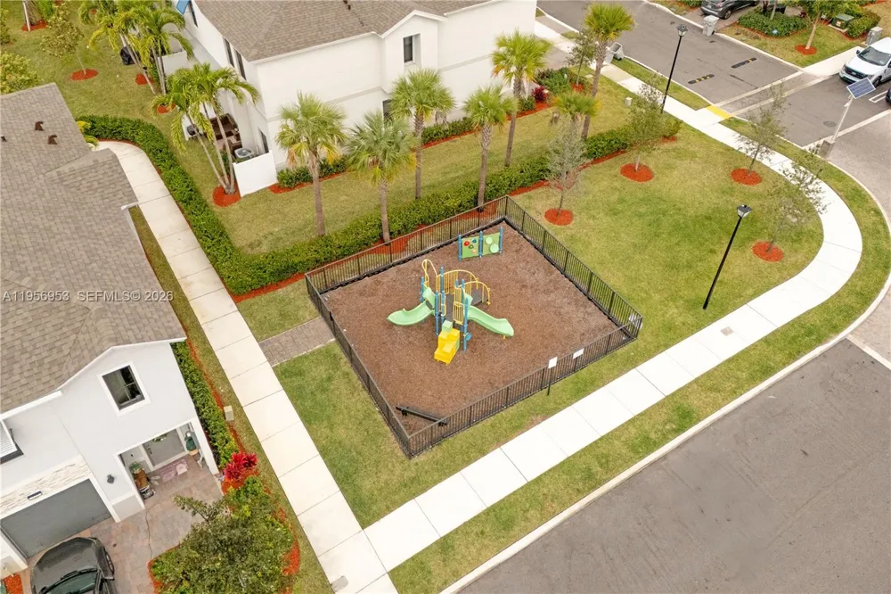 369 NW 8th Ct Pompano Beach, FL 33060