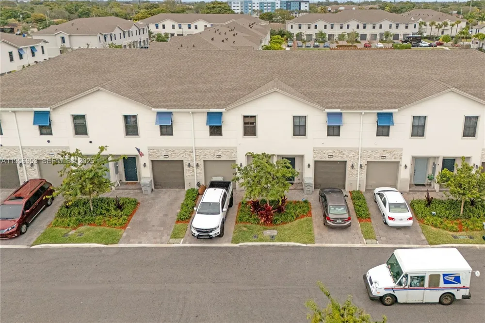 369 NW 8th Ct Pompano Beach, FL 33060