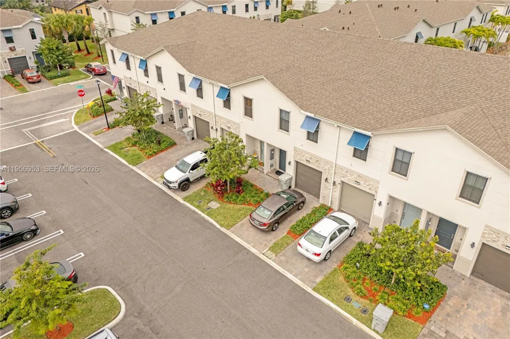 369 NW 8th Ct Pompano Beach, FL 33060