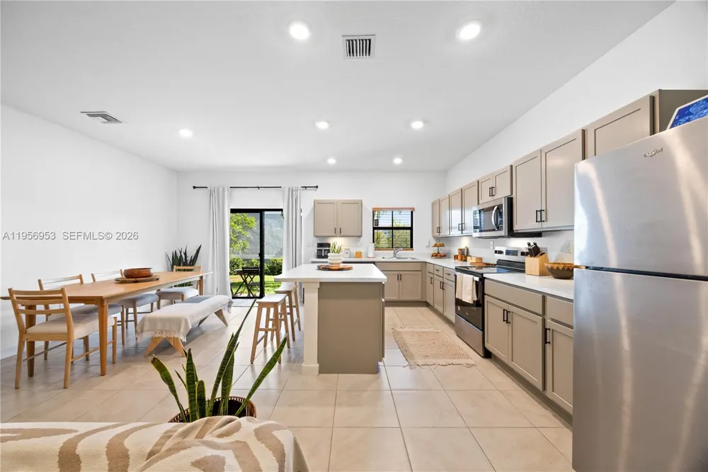 369 NW 8th Ct Pompano Beach, FL 33060