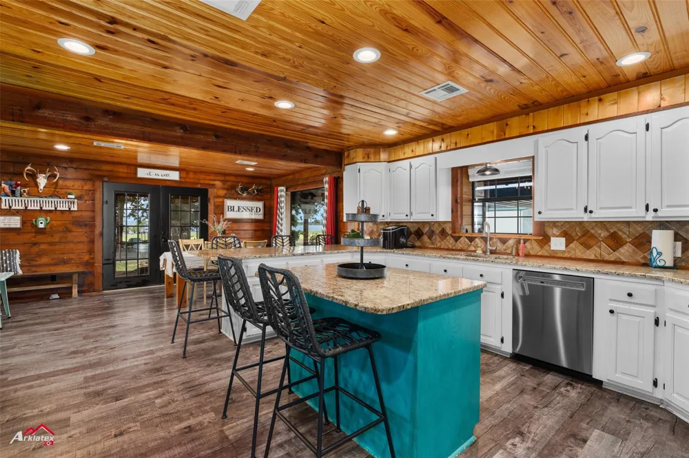 10073 Ferry Lake Road Oil City, LA 71061