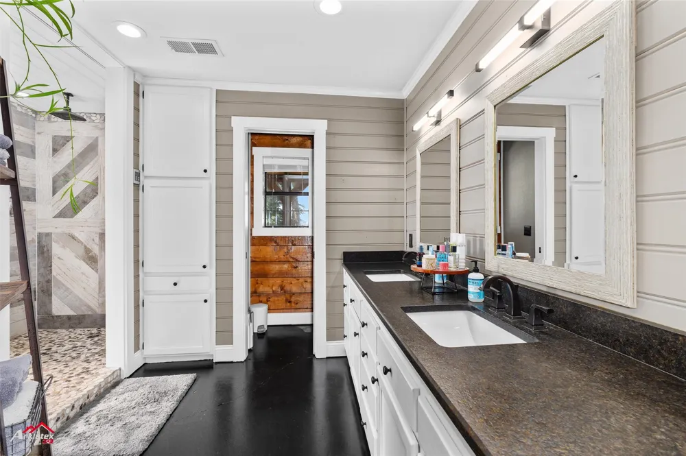 10073 Ferry Lake Road Oil City, LA 71061