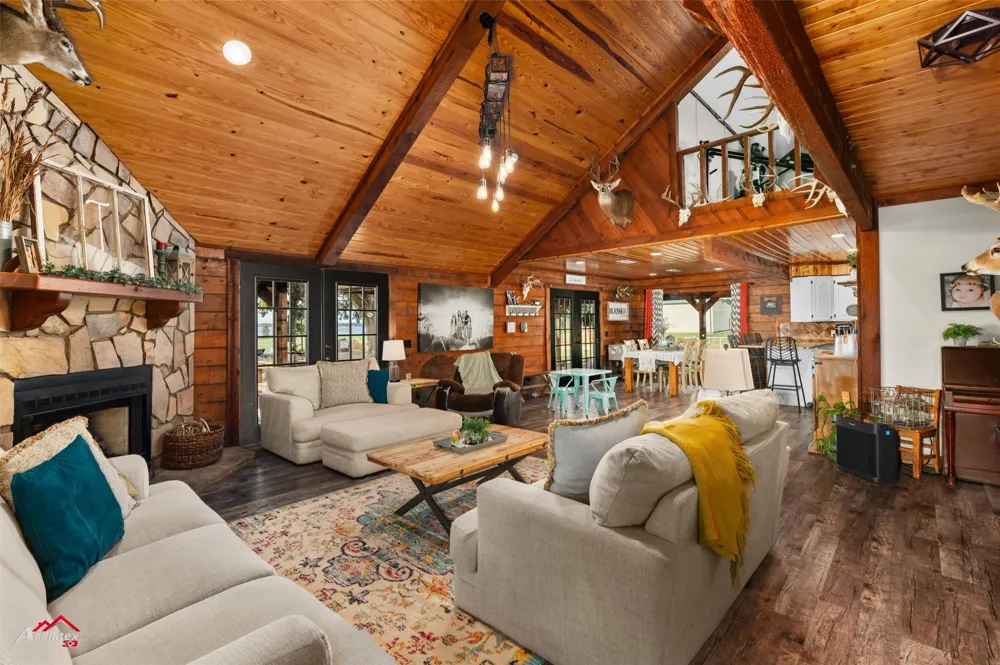 10073 Ferry Lake Road Oil City, LA 71061