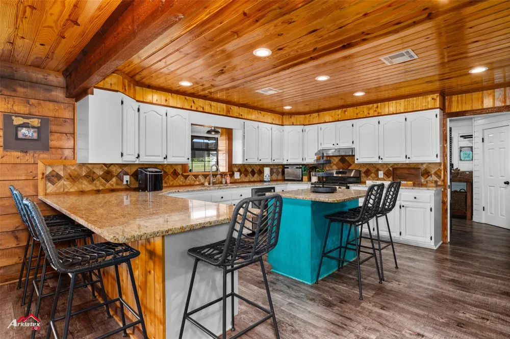 10073 Ferry Lake Road Oil City, LA 71061