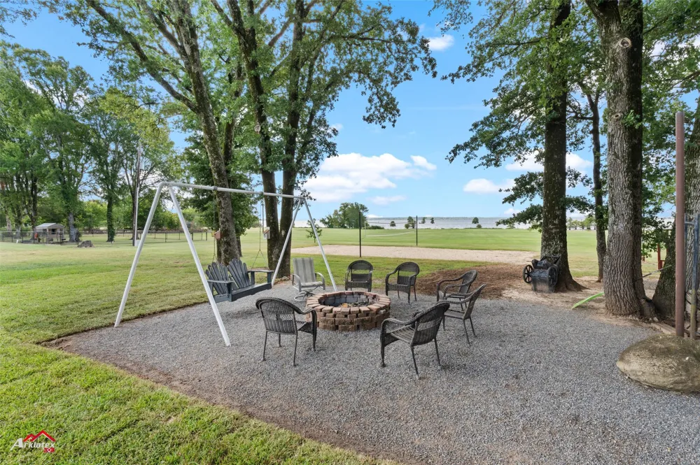 10073 Ferry Lake Road Oil City, LA 71061