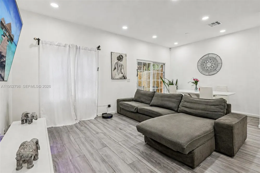 2307 Washington St #5 Hollywood, FL 33020