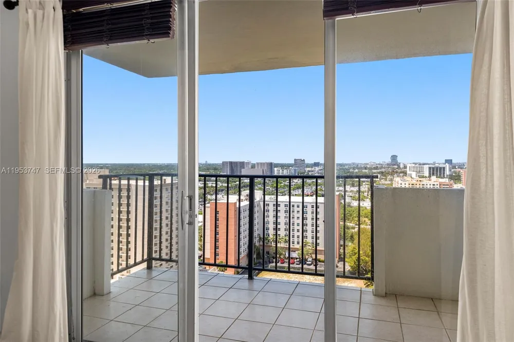 2780 NE 183rd St #1911 Aventura, FL 33160