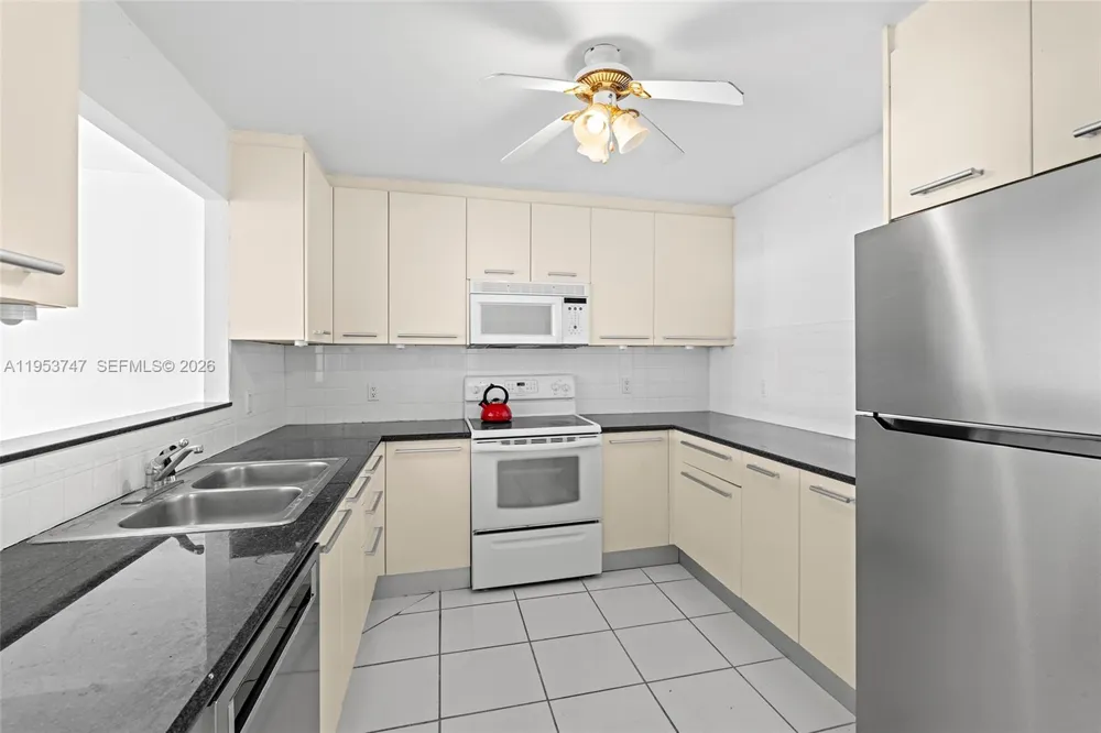 2780 NE 183rd St #1911 Aventura, FL 33160
