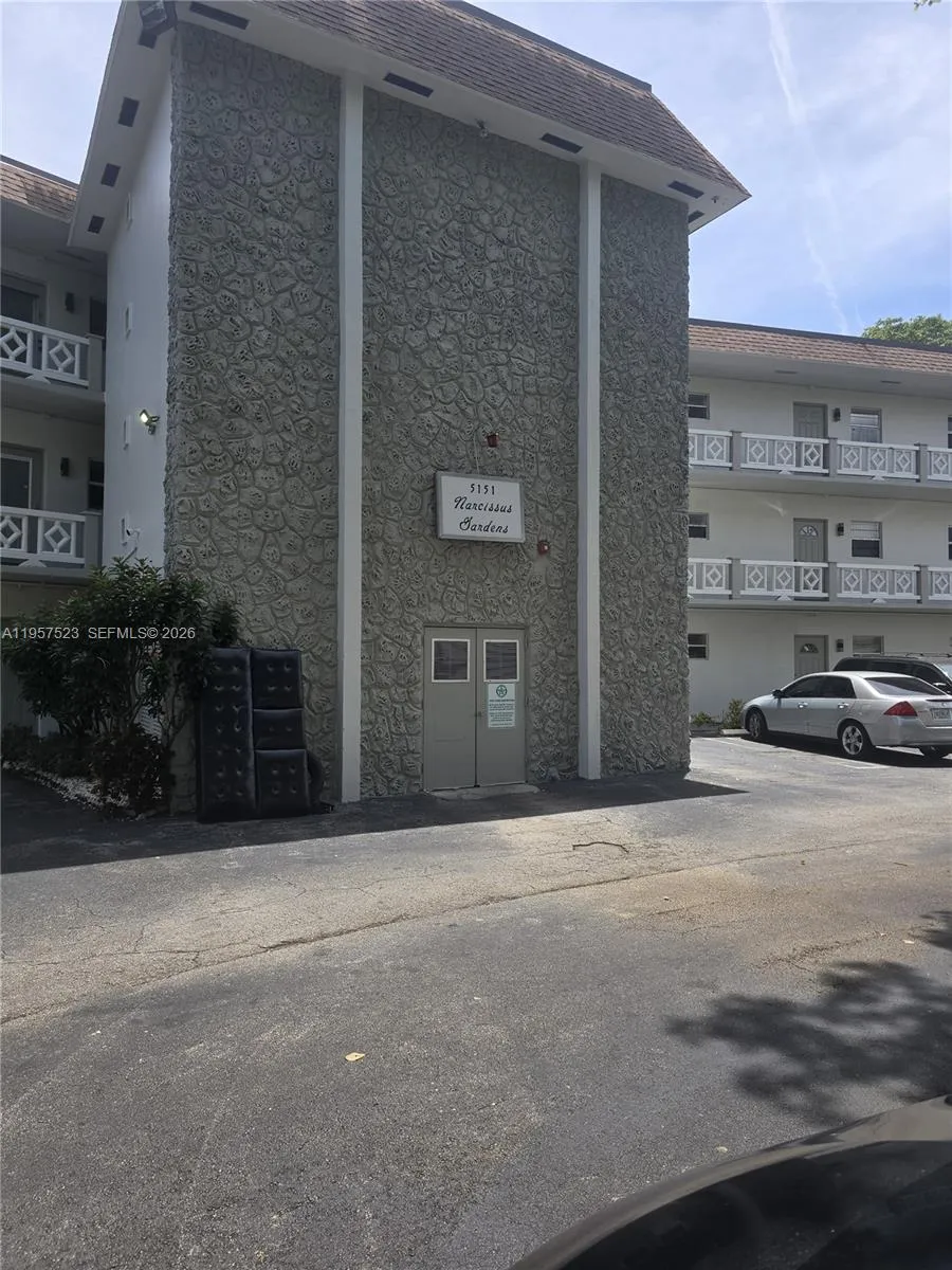 5151 W Oakland Park Blvd #303 Lauderdale Lakes, FL 33313
