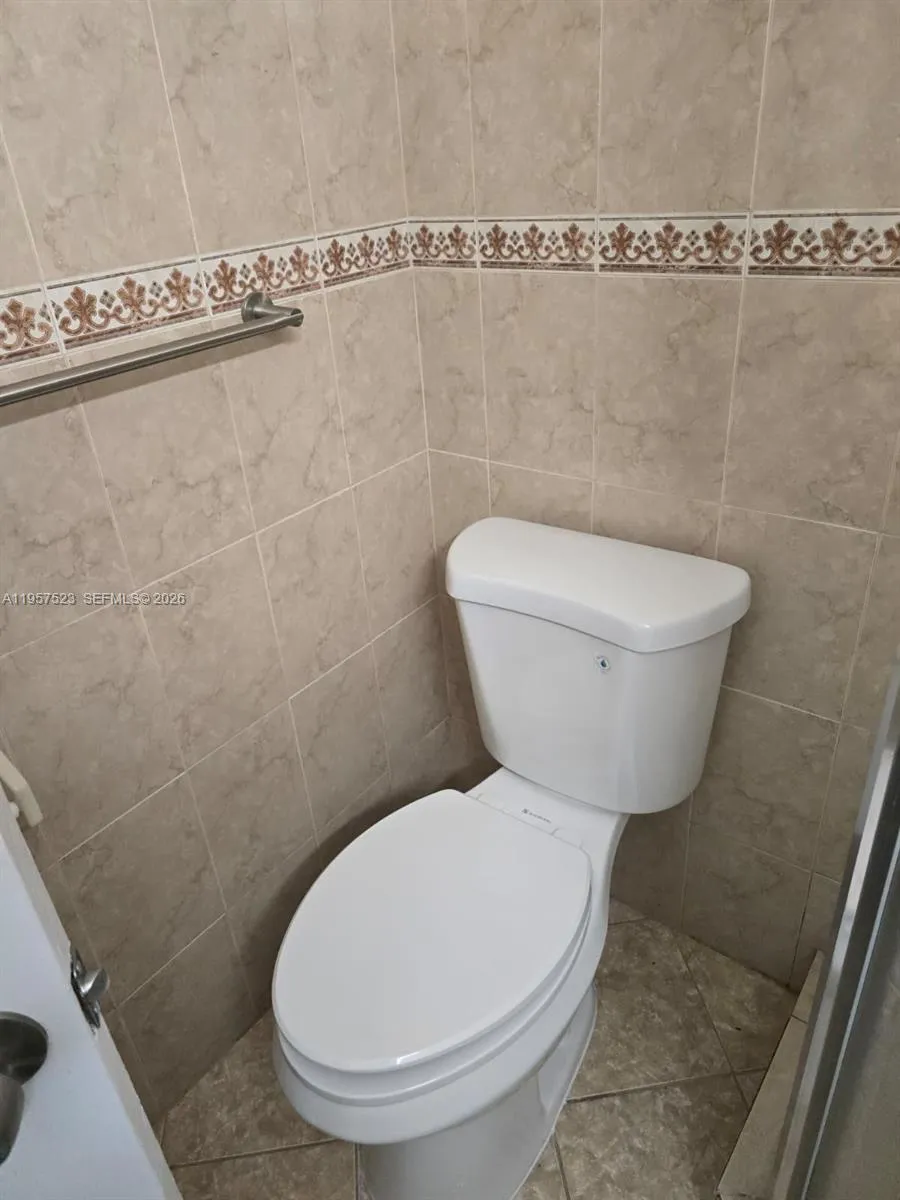 5151 W Oakland Park Blvd #303 Lauderdale Lakes, FL 33313