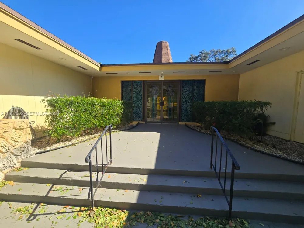 5151 W Oakland Park Blvd #303 Lauderdale Lakes, FL 33313