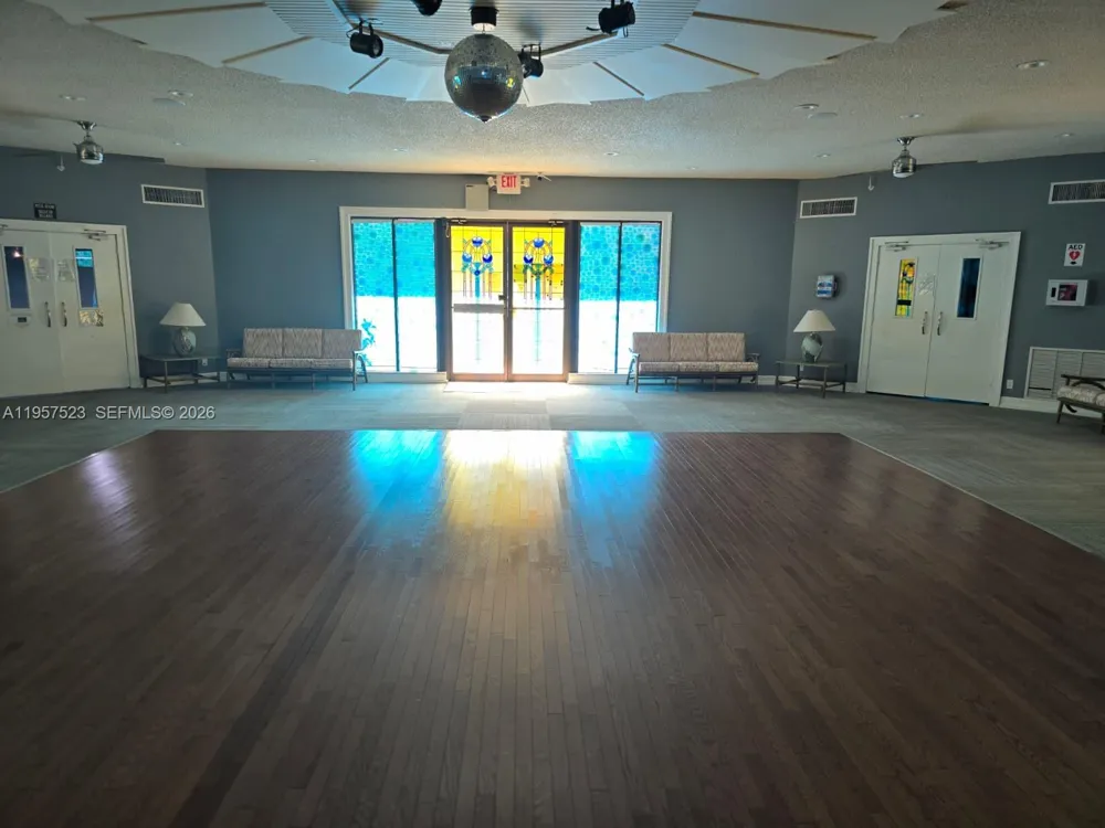 5151 W Oakland Park Blvd #303 Lauderdale Lakes, FL 33313