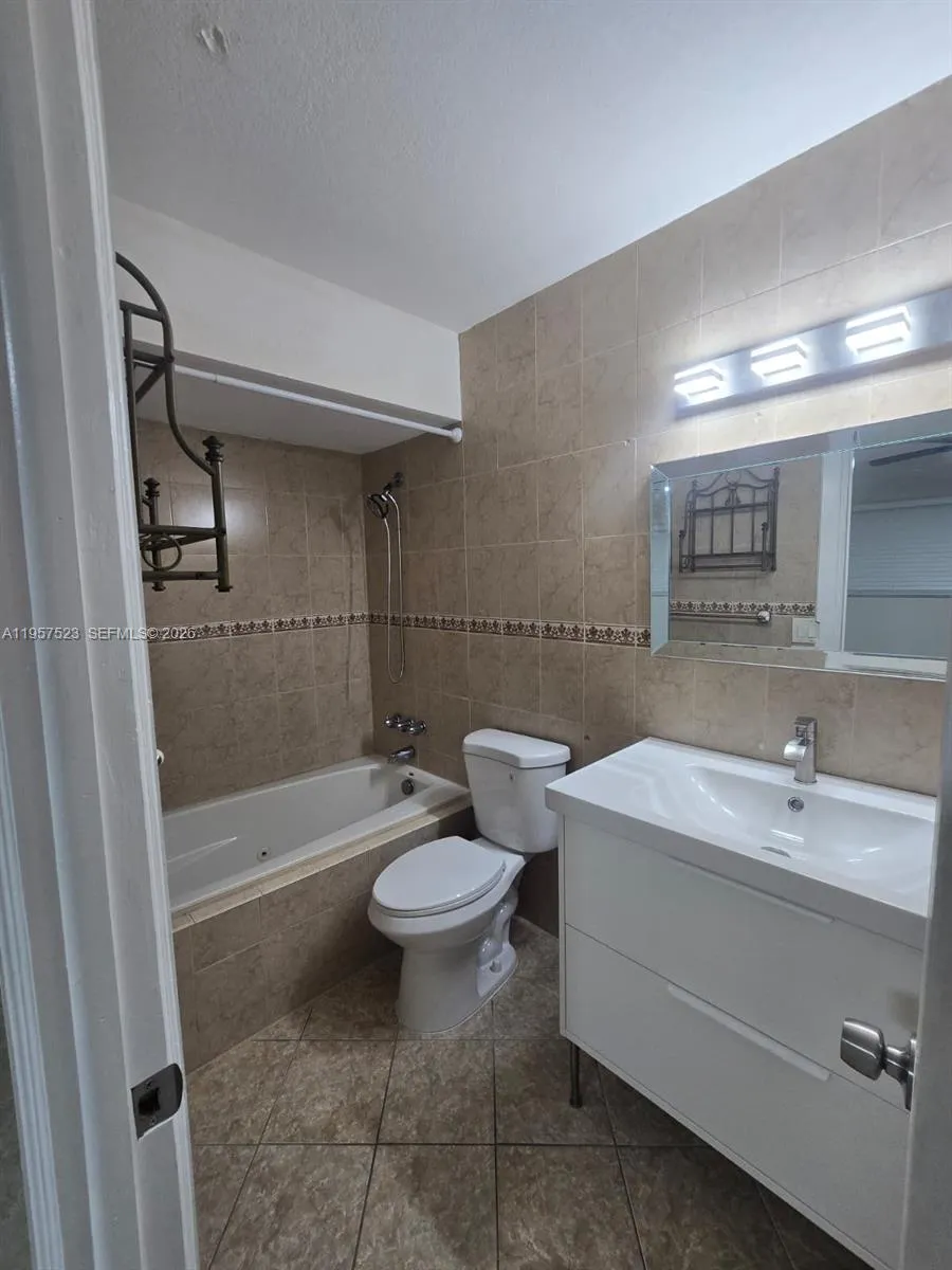 5151 W Oakland Park Blvd #303 Lauderdale Lakes, FL 33313