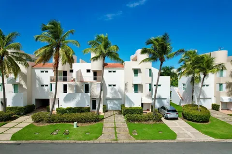 #124 VILLAS DE GOLF OESTE
