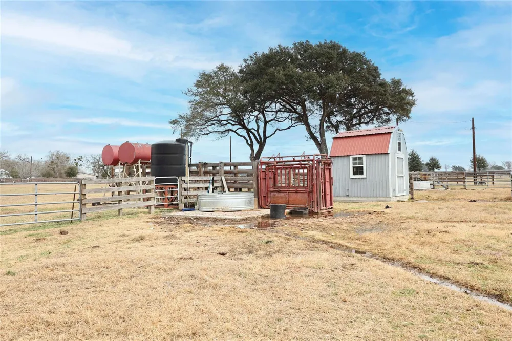 66 County Road 77d Schulenburg, TX 78956