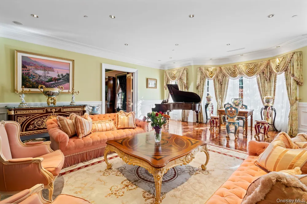 660 Chicken Valley Road Matinecock, NY 11560